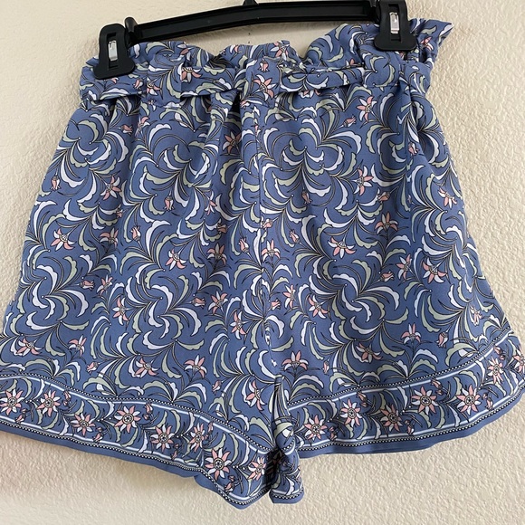 Max Studio Blue Dotted Striped Crepe Belted Shorts Size Small - Picture 4 of 9
